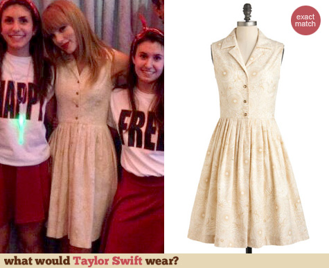 Taylor Swift Fashion: ModCloth 'Garden Sketch' dress worn at Club Red in Toronto