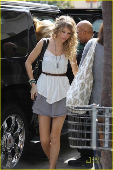 Taylor Swift white singlet