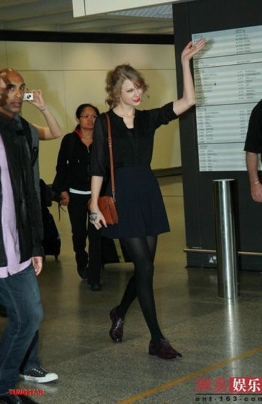 Taylor Swift at Hong Kong airport