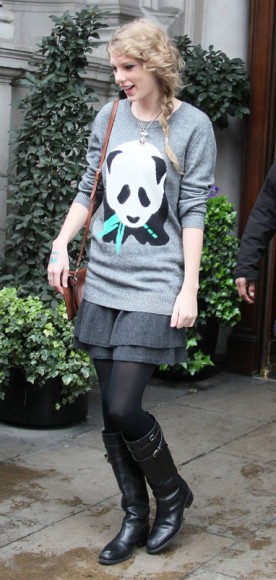 Taylor Swift's cute panda sweater