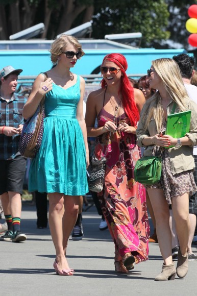 Taylor Swift's turquoise blue sun dress