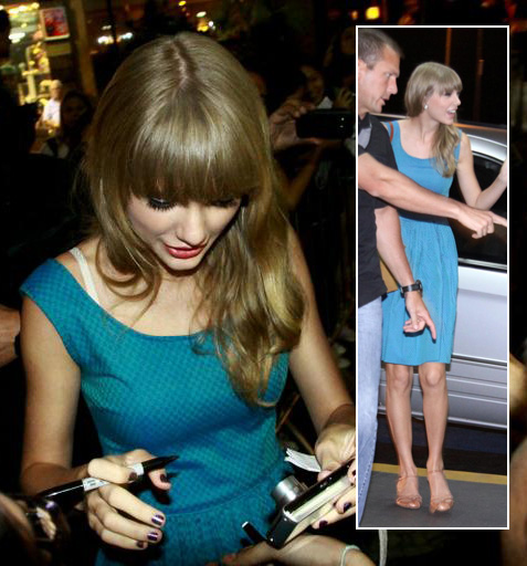 Taylor Swift's blue dress and sandals