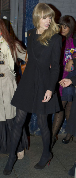 Taylor Swift's black A-line coat in Spain