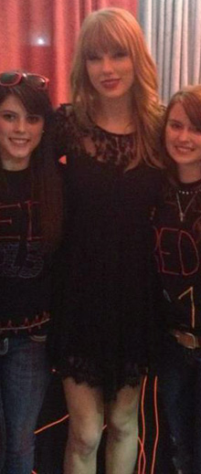 Taylor Swift's black lace dress in Omaha March 2013