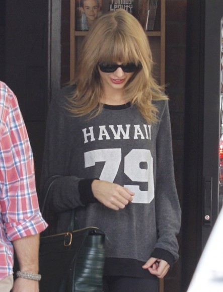 Taylor Swift's grey "Hawaii 79" Sweatshirt